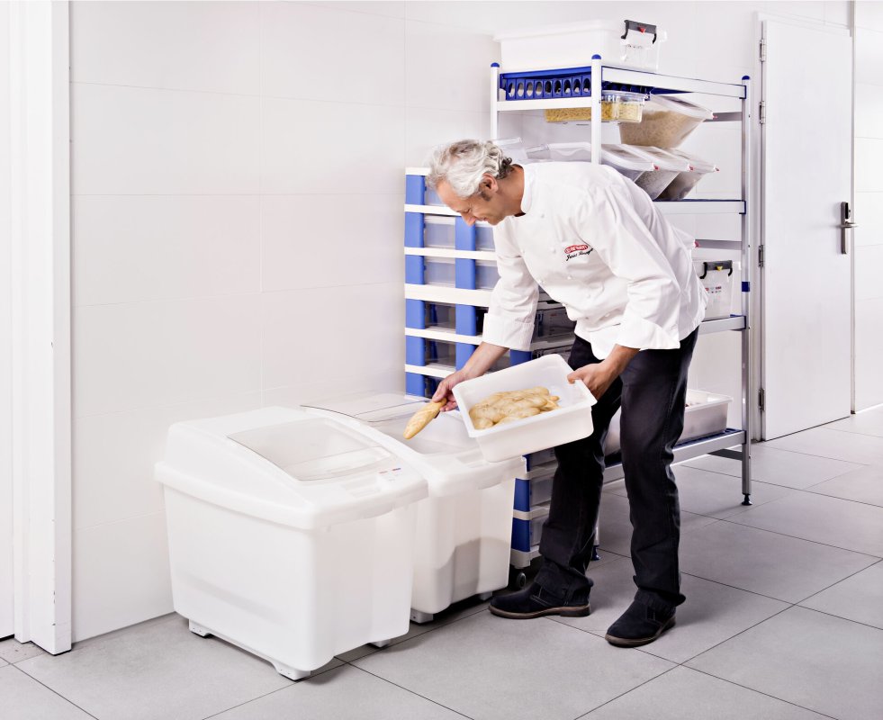 Behälter auf Rollen mit Schiebedeckel (4)