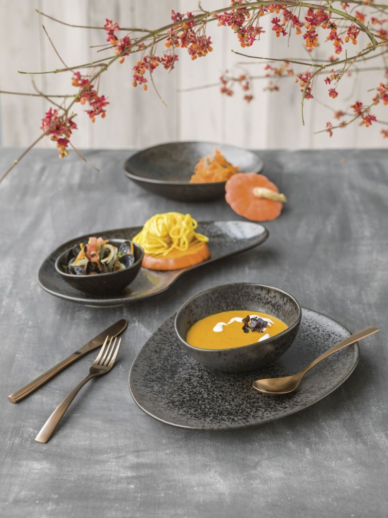 Porzellanserie „Ebony" Platte flach oval 36x21cm (3)