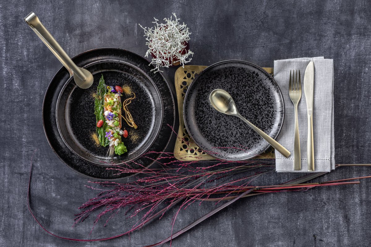 Porzellanserie „Ebony" Platte flach oval 36x21cm (5)