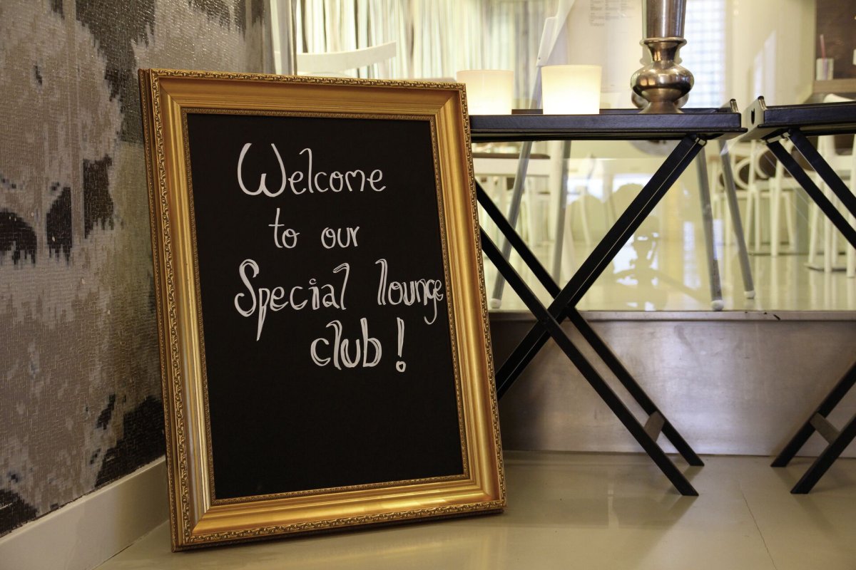 Tafel mit Goldrand (1)